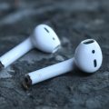 Penser aux Airpods pour écouter de la musique avec votre smartphone.